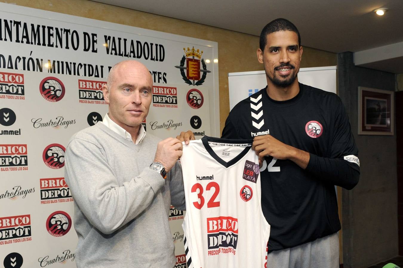 Presentación de Francisco Centeno como nuevo jugador del Brico Depôt Ciudad de Valldolid