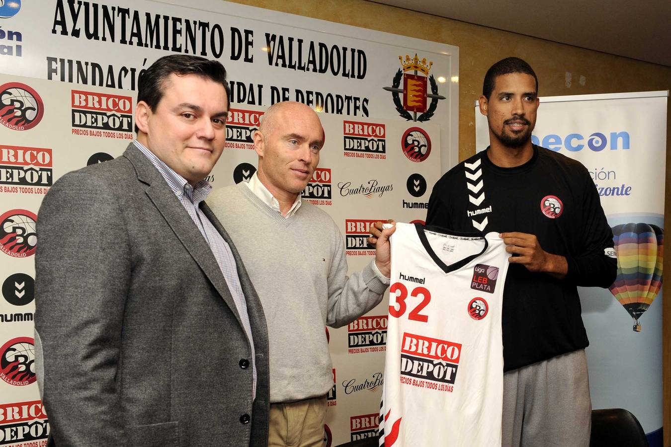 Presentación de Francisco Centeno como nuevo jugador del Brico Depôt Ciudad de Valldolid