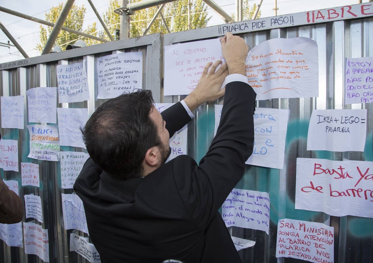 Alberto Garzón visita las obras de la pasarela del barrio de Pilarica (Valladolid)