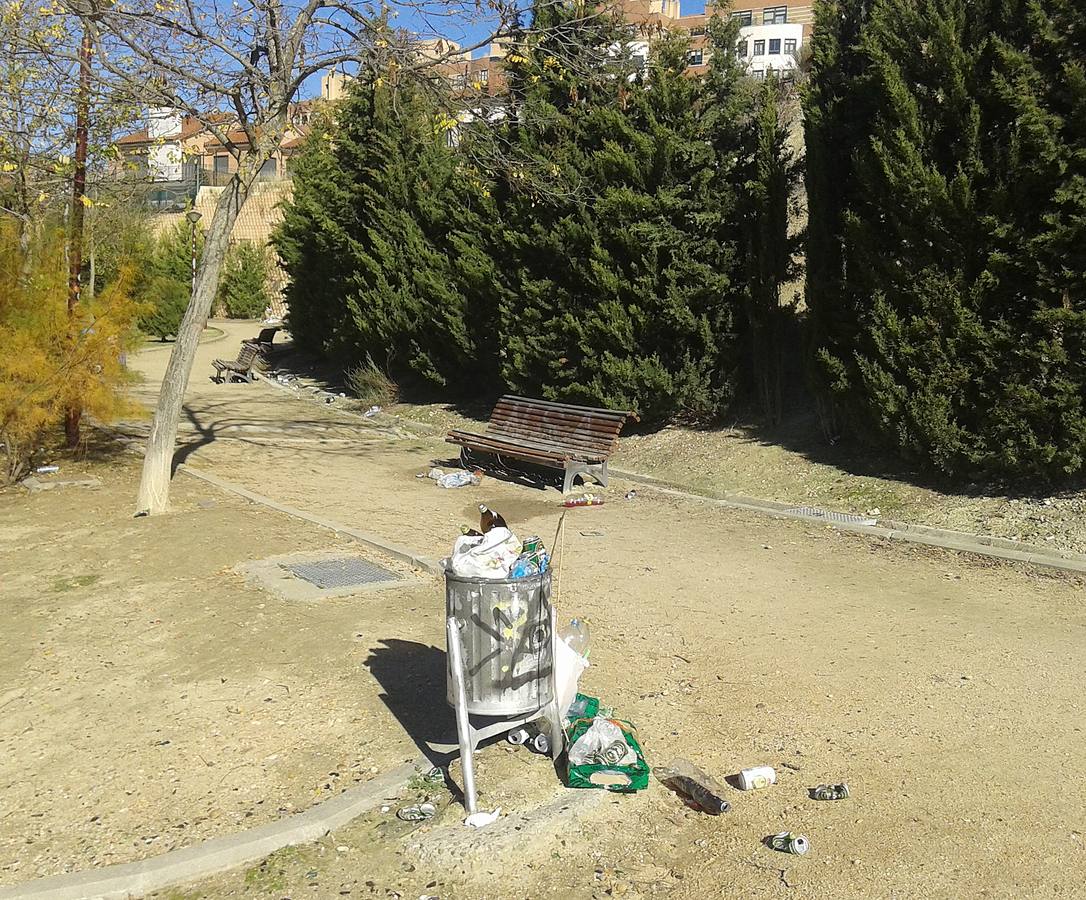 Restos de botellón en Parquesol