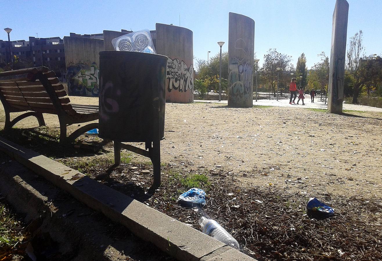 Restos de botellón en Parquesol
