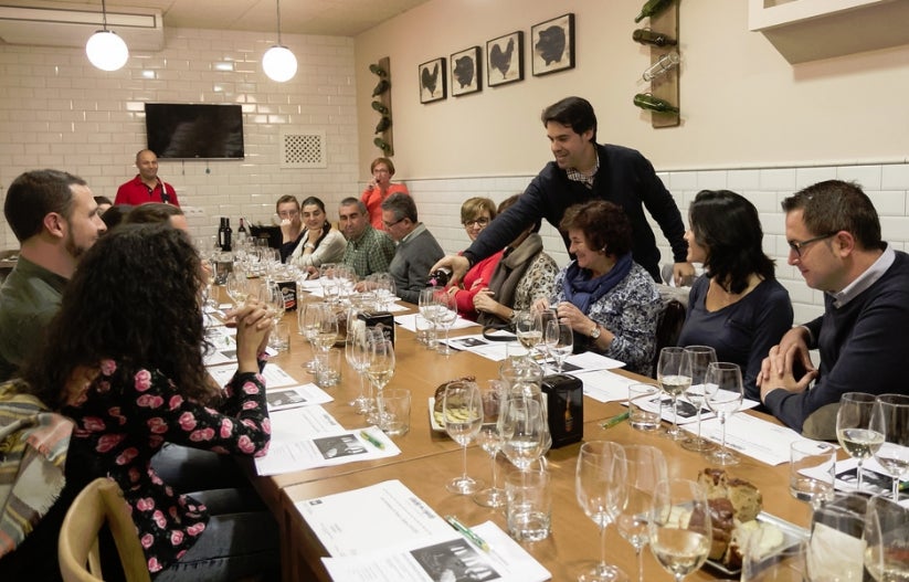 Primera cata del Otoño Enológico de Caja Rural, en El Diablo Cojuelo