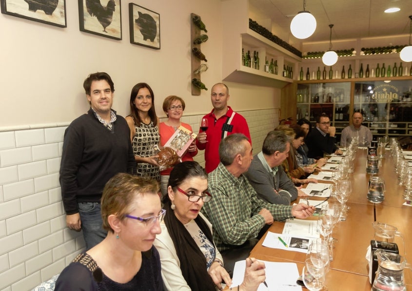 Primera cata del Otoño Enológico de Caja Rural, en El Diablo Cojuelo