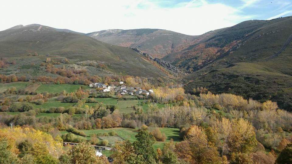 Vista de Espinareda de Ancares, un precioso pueblo de la sierra de Ancares leoneses.