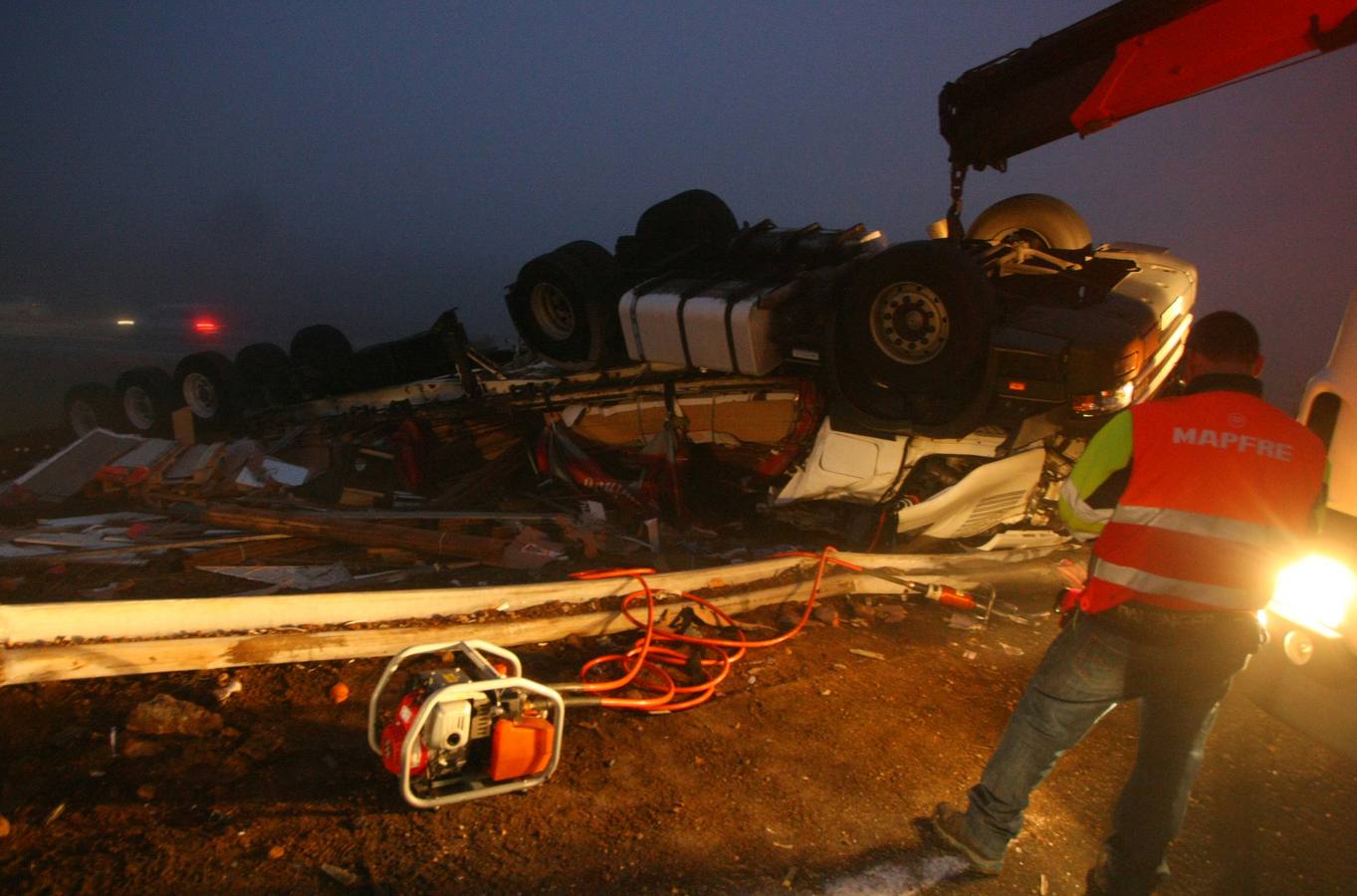 Accidente de un camión en la salida 387 de la autovía A6 en Ponferrada