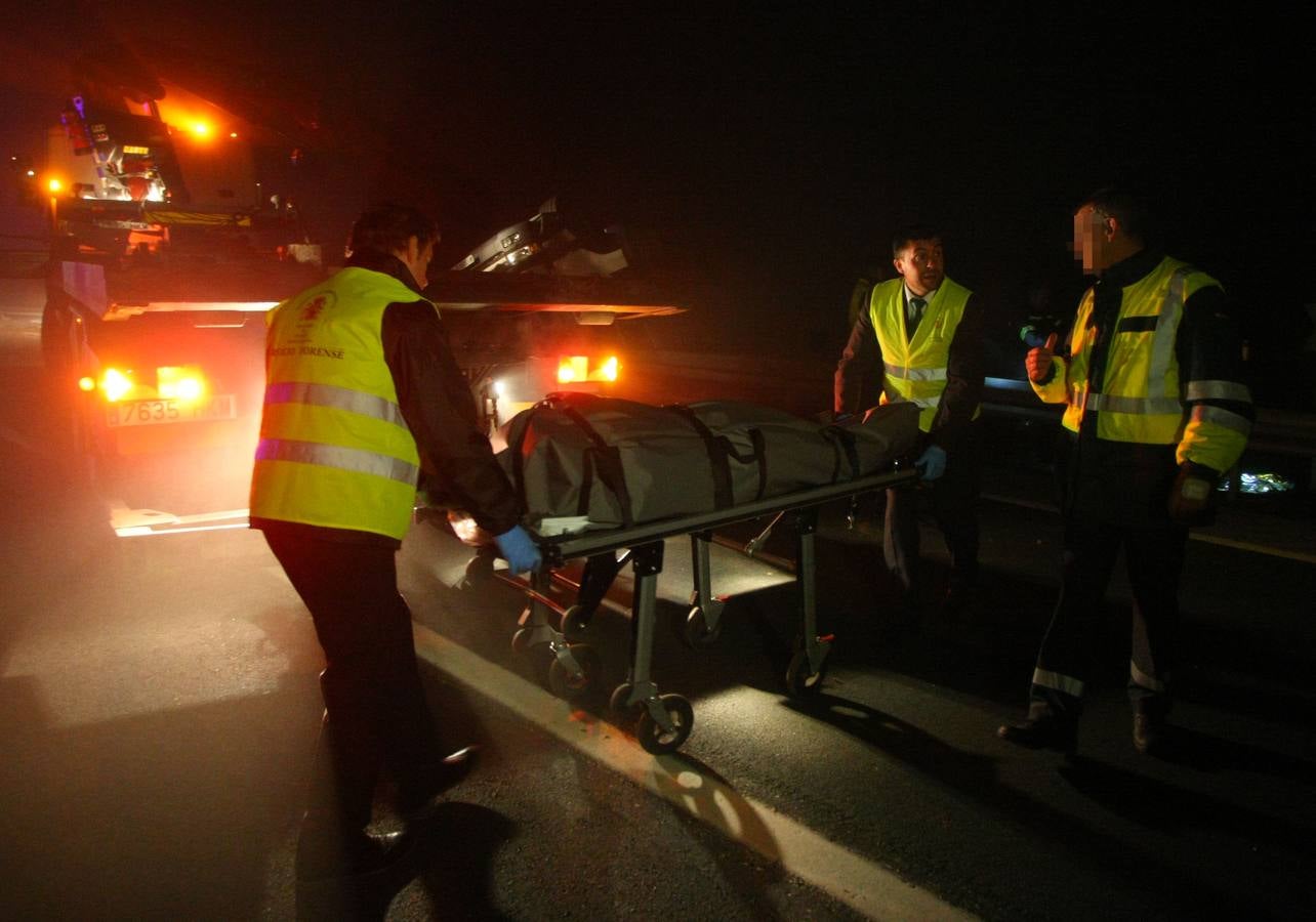 Accidente de un camión en la salida 387 de la autovía A6 en Ponferrada