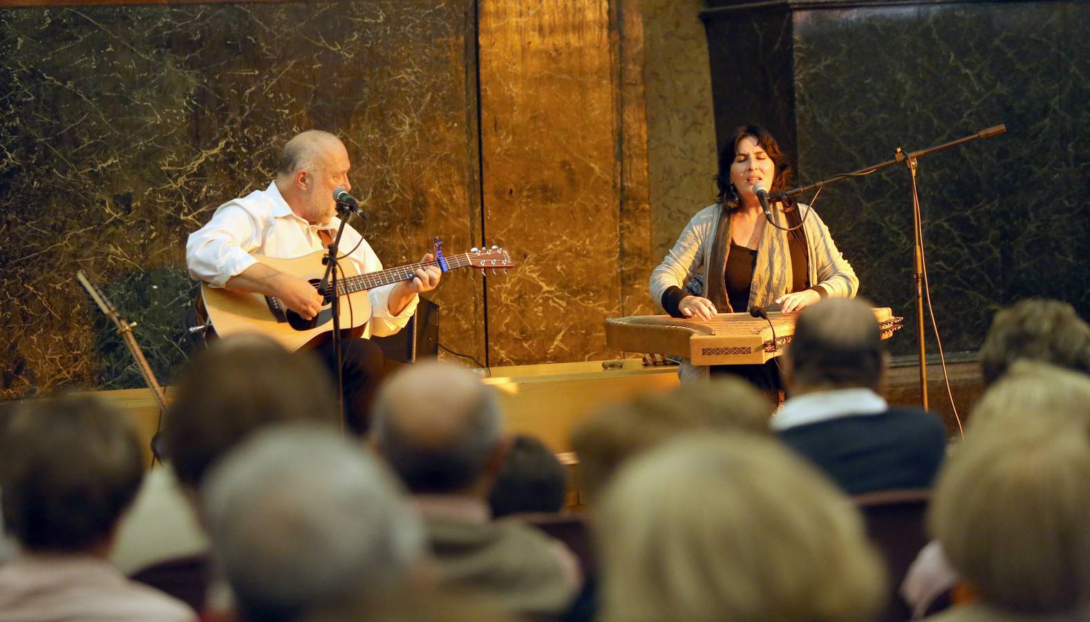 Javier Bergia y Begoña Olavide ponen música a la poesía española en el Aula de Cultura de El Norte de Castilla