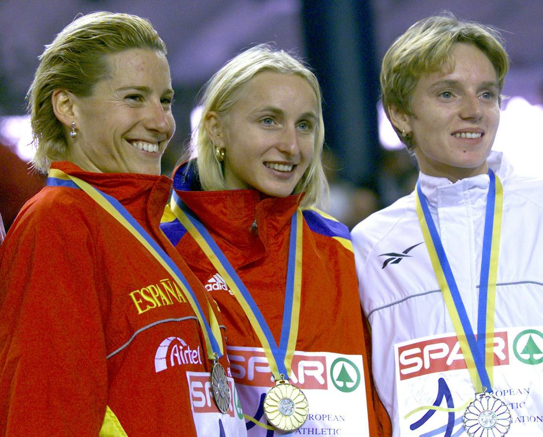 27.02.00 Podio de los 3000 m femeninos en el Campeonato Europeo de Pista Cubierta celebrado en Gante: Marta Domínguez (bronce), Gabriela Szabo (oro) y Lidia Chojecka (plata), de izq a drcha.