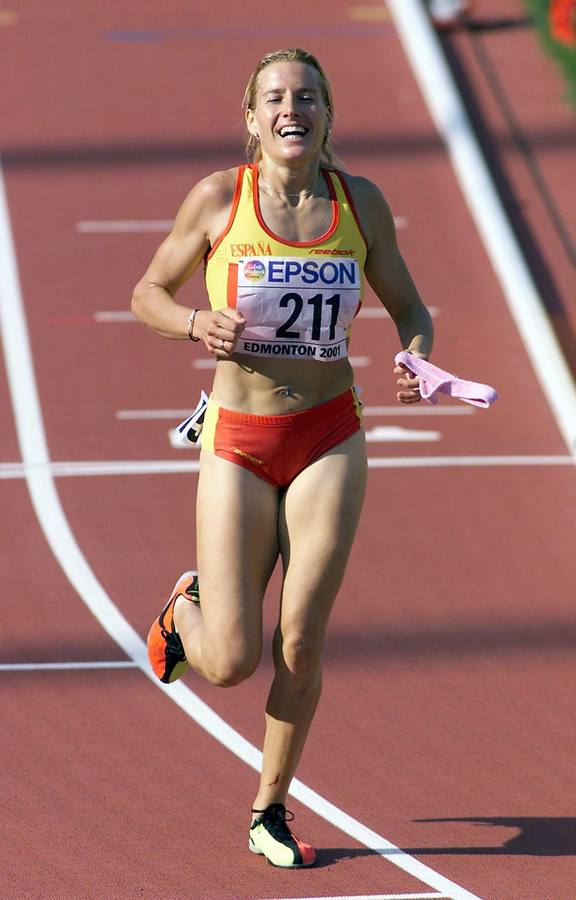 12.08.01 Marta Domínguez llega a la meta en 2º lugar en la final de 5000 m. de los Campeonatos Mundiales de Atletismo de Edmonton 2001.