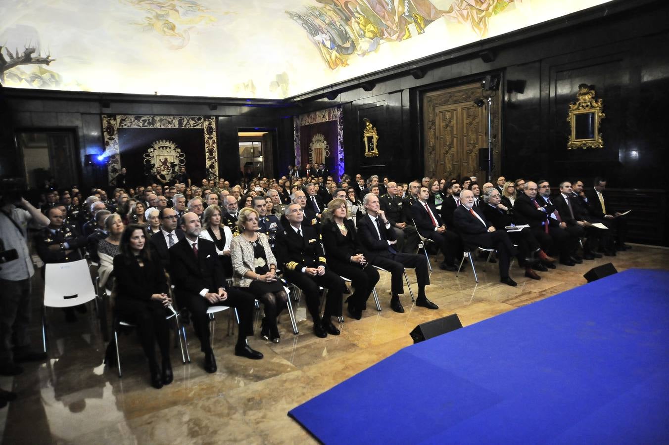 El periodista de El Norte de Castilla Jorge Moreno recibe el Premio de Defensa en prensa