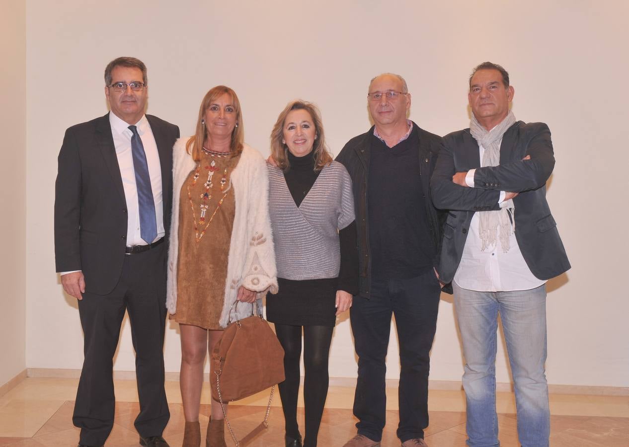 Fernando Esgueva (asesor de Presidencia en la Diputación de Valladolid), con Carlos Alonso (Mesón de la Villa de Aranda); Joaquín Alonso, (Restaurante Chuleta Balcón del Duero de Roa), y sus respectivas mujeres, Marimar Benito y Marisol del Val.