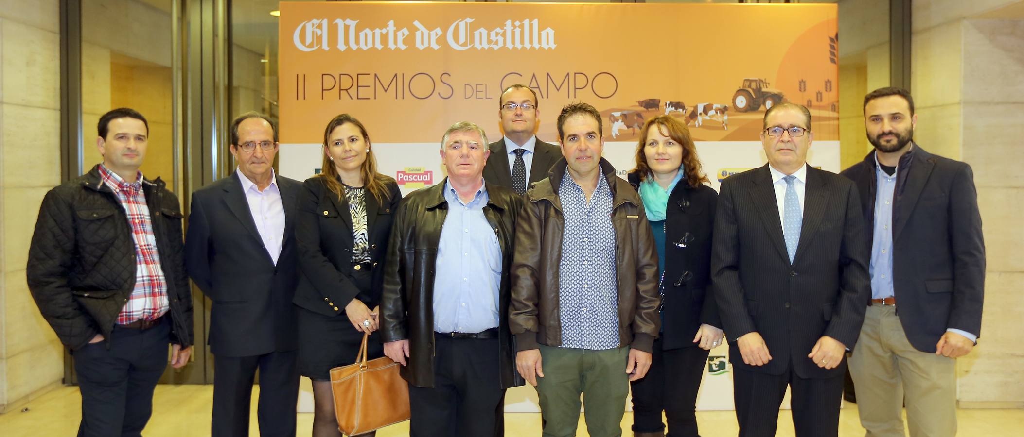 Los representantes de toda la cadena de valor del vacuno de leche, Javier Azpeleta, Ireneo Cuesta (cooperativas), Isabel del Amo (supermercados), Alejandro Rodríguez (industria), Julio Casado (supermercados), Pablo Enrique Arribas (ganadero), Mijaela Dana, Ángel Mingo (distribución) y Félix Díez (industria).