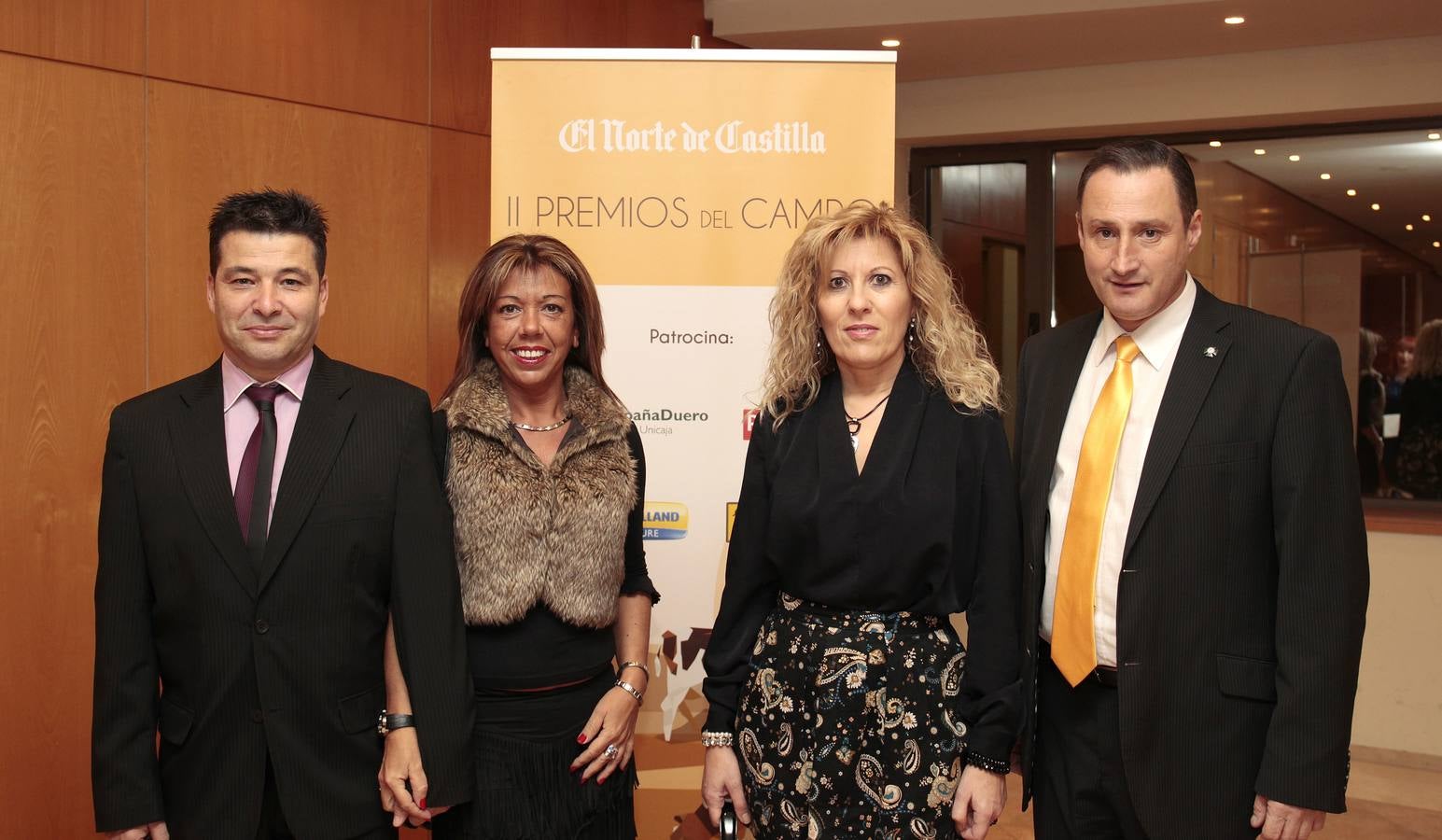 Juan Carlos Carrasco y Carlos Hebrero, de la Guardia Civil, con sus respectivas parejas, Rosa María Casero y Esther de la Hoz.