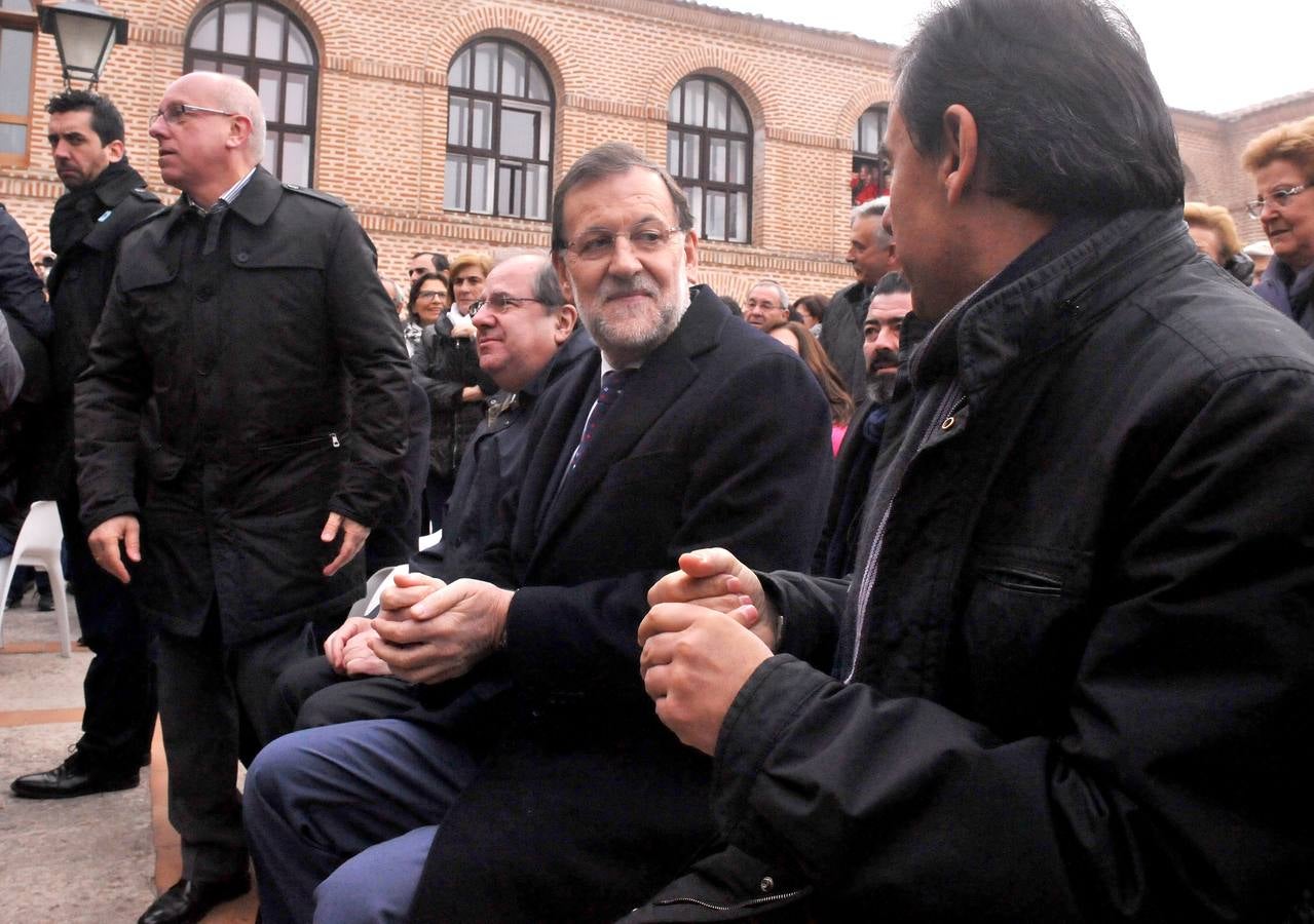 El presidente del Gobierno, Mariano Rajoy, participa en un acto de campaña del PP en Olmedo (Valladolid) 2/2