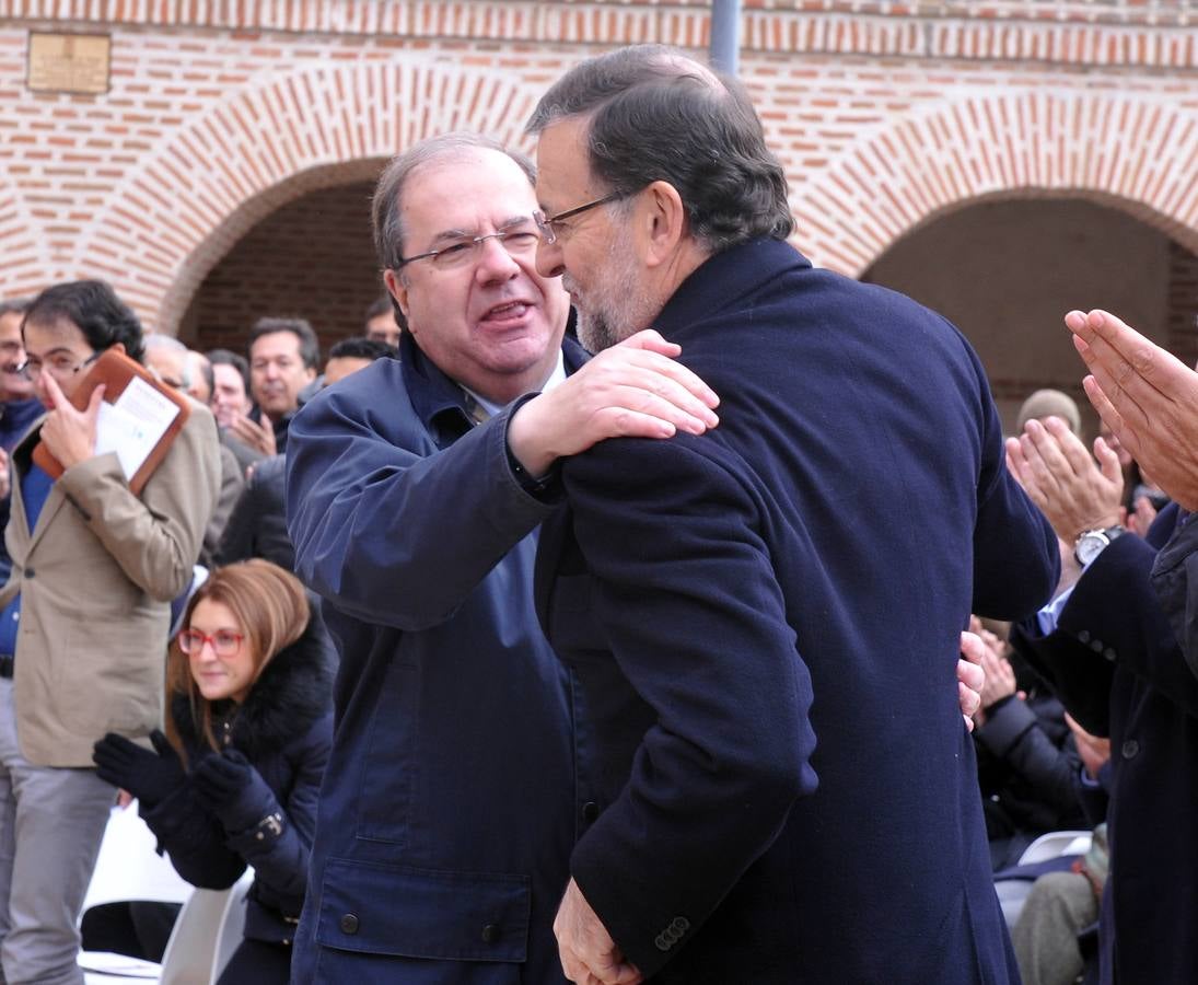 El presidente del Gobierno, Mariano Rajoy, participa en un acto de campaña del PP en Olmedo (Valladolid) 2/2
