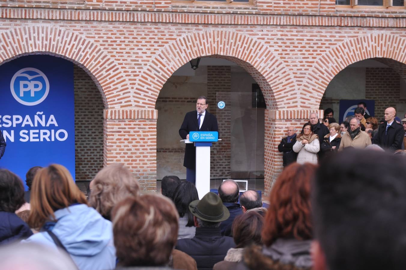 El presidente del Gobierno, Mariano Rajoy, participa en un acto de campaña del PP en Olmedo (Valladolid) 2/2