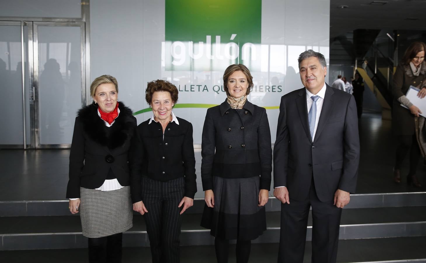 La ministra de Agricultura, Isabel García Tejerina, visita la fábrica de Galletas Gullón