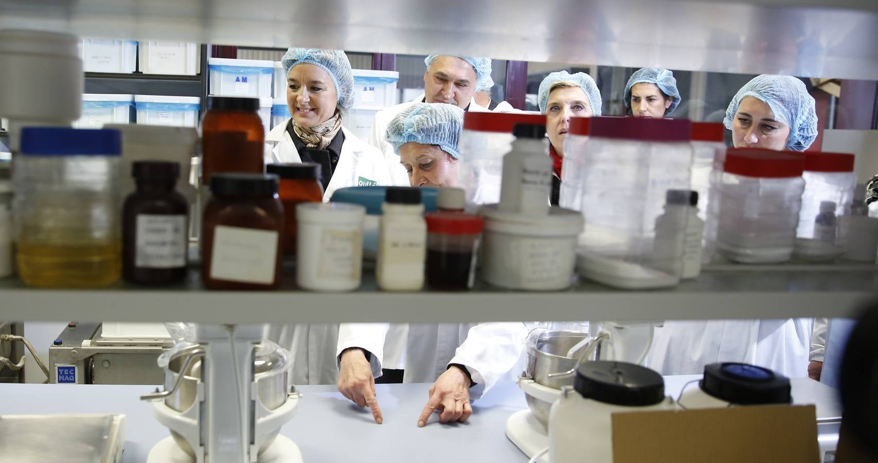 La ministra de Agricultura, Isabel García Tejerina, visita la fábrica de Galletas Gullón