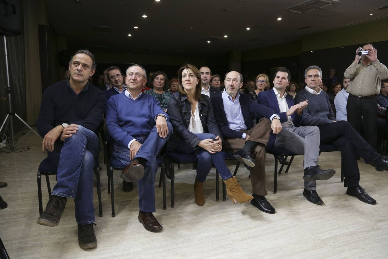 El exdirigente socialista Alfredo Pérez Rubalcaba inicia la campaña electoral del PSOE en Valladolid.