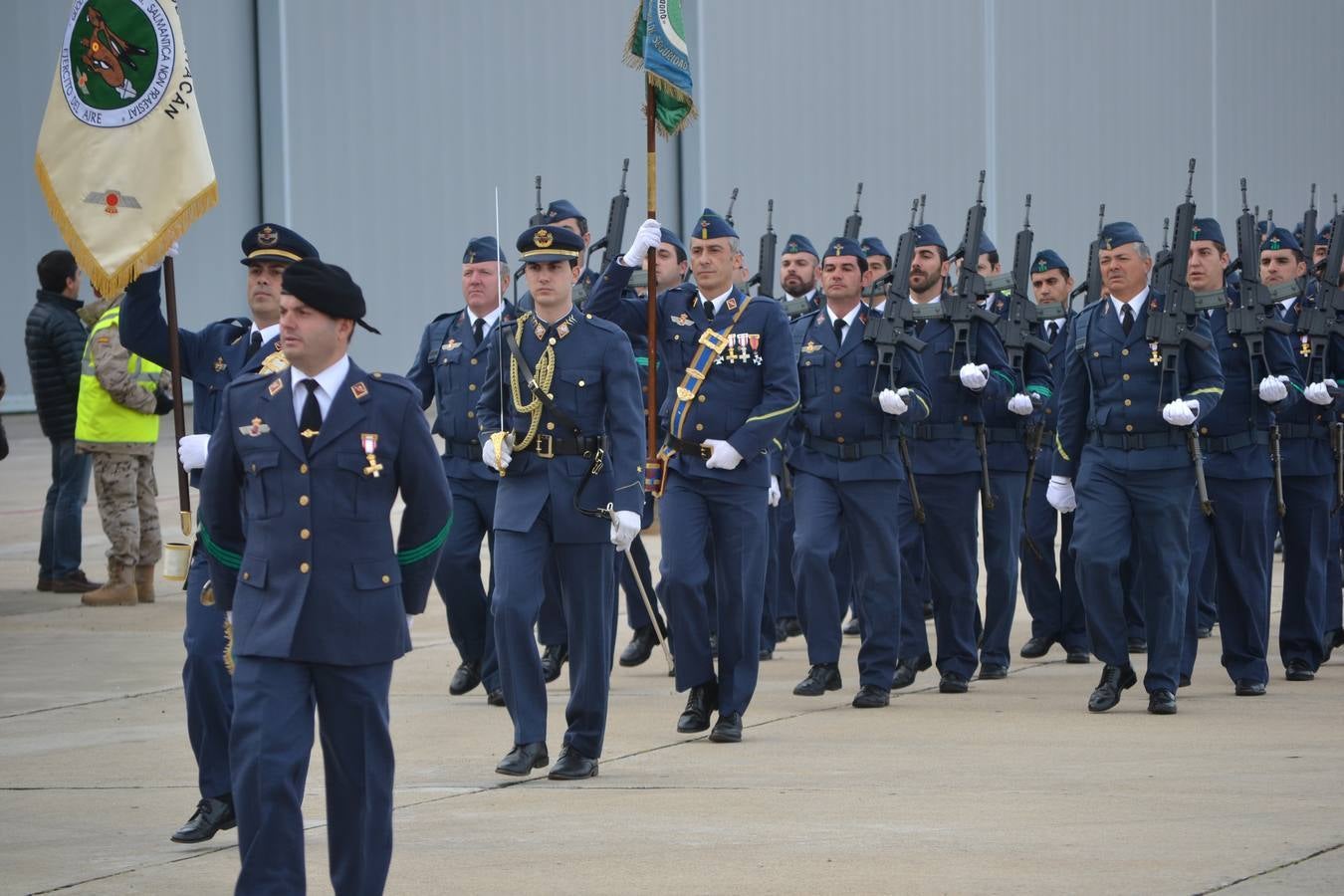 Celebración de la Virgen de Loreto, patrona de la Aviación, en la Base Aérea de Matacán (Salamanca) 1/2