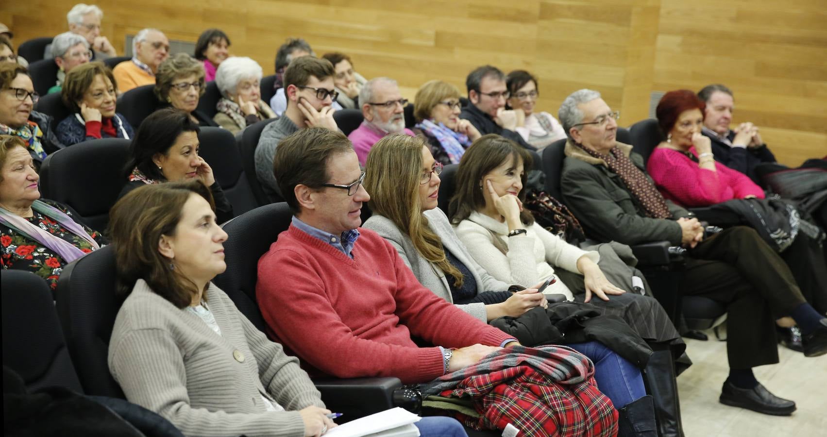 Luis Antonio de Villena habla de la primera entrega de sus memorias en el Aula de Cultura de El Norte de Castilla
