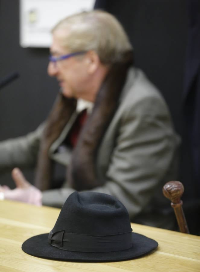 Luis Antonio de Villena habla de la primera entrega de sus memorias en el Aula de Cultura de El Norte de Castilla