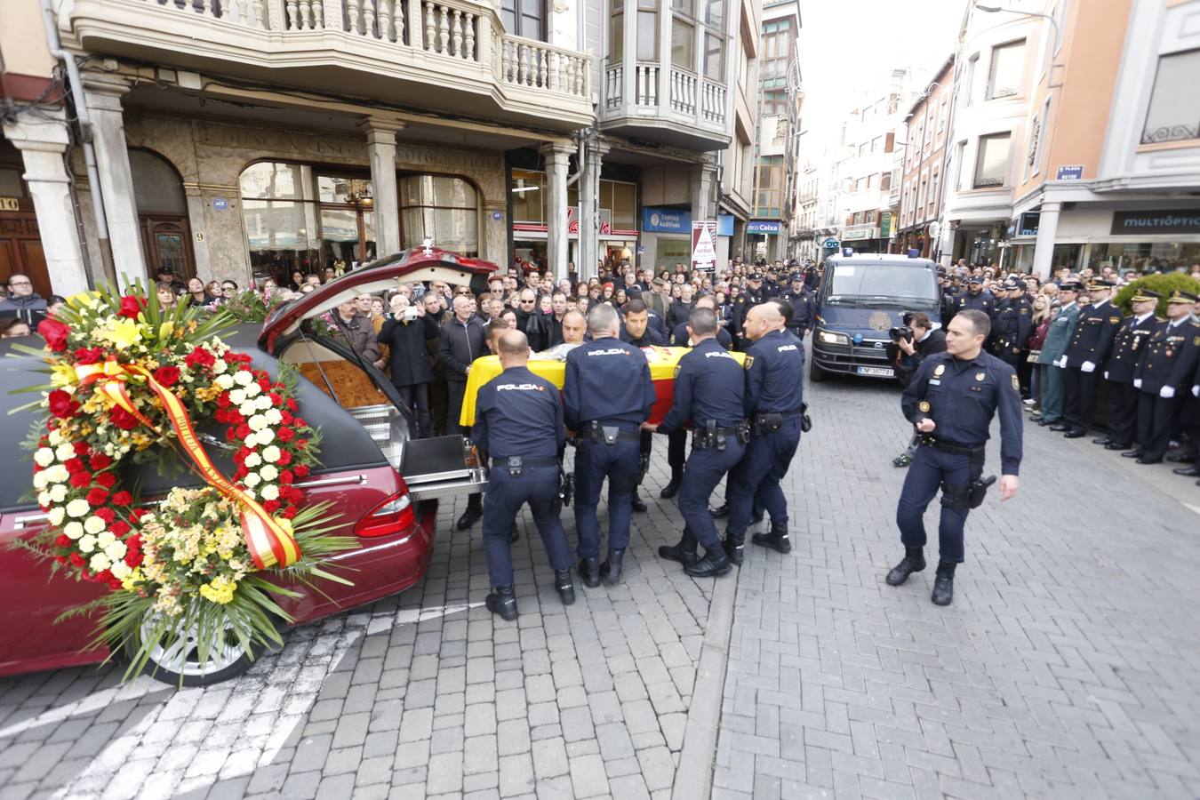 Funeral en La Bañeza por el policía leonés muerto en el atentado de Kabul (Afganistán)