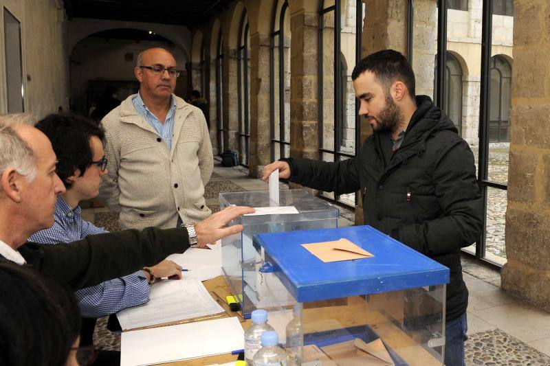 Primeras votaciones en Castilla y León