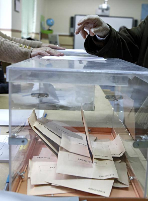 Primeras votaciones en Castilla y León