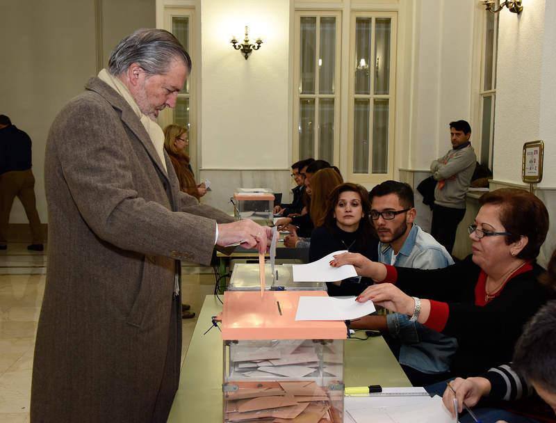 Iñigo Méndez de Vigo vota en Madrid