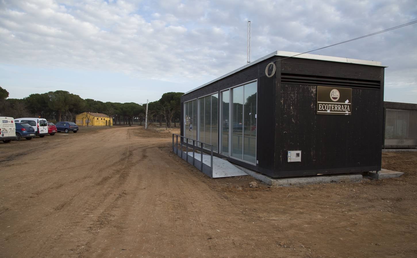 Preparativos para la Fiesta de la Moto de Valladolid en las instalaciones de la antigua Hípica Militar