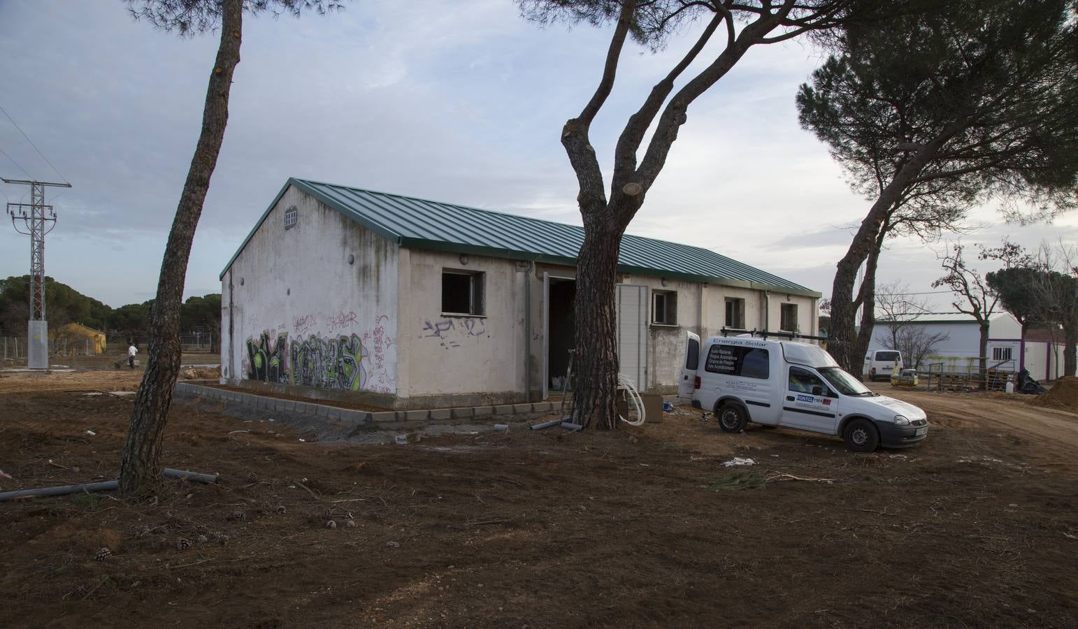 Preparativos para la Fiesta de la Moto de Valladolid en las instalaciones de la antigua Hípica Militar
