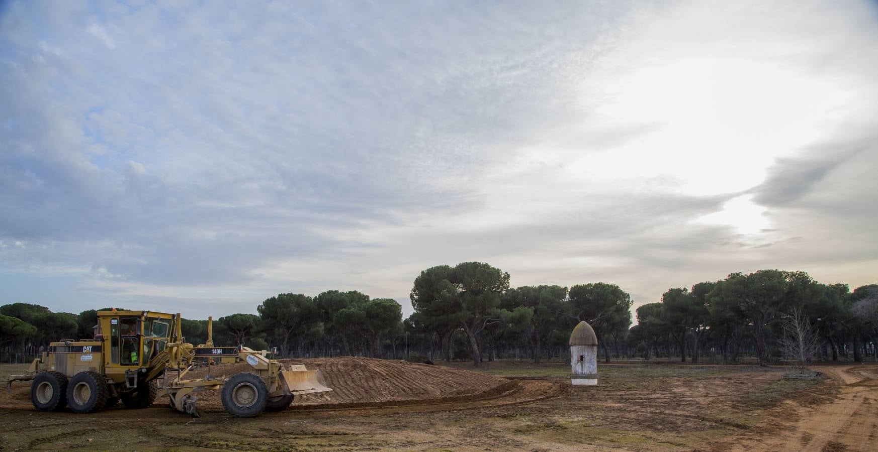 Preparativos para la Fiesta de la Moto de Valladolid en las instalaciones de la antigua Hípica Militar