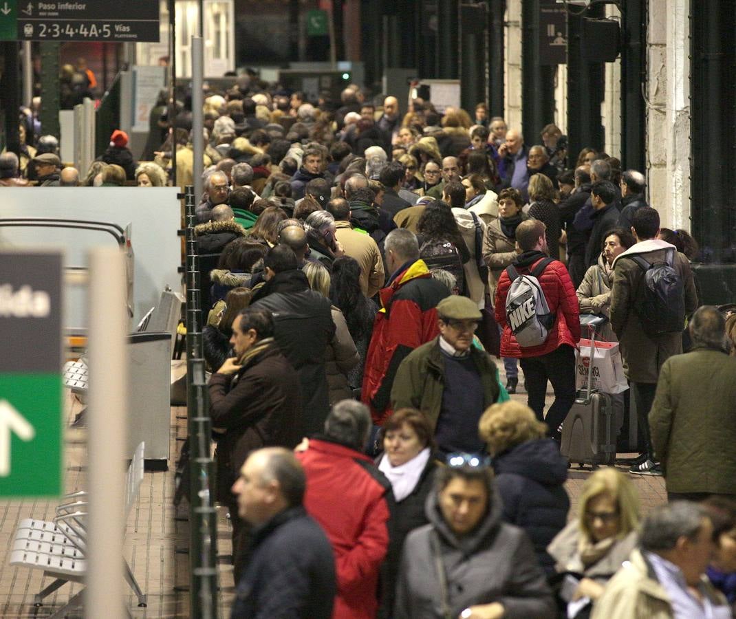 Retrasos en los trenes de Alta Velocidad por una avería en el suministro eléctrico