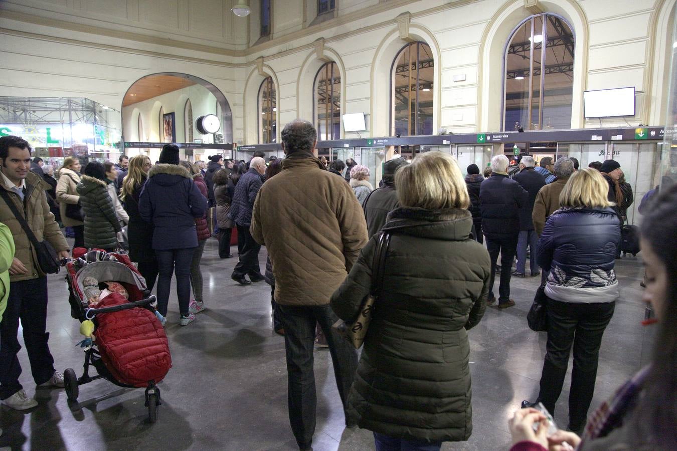 Retrasos en los trenes de Alta Velocidad por una avería en el suministro eléctrico