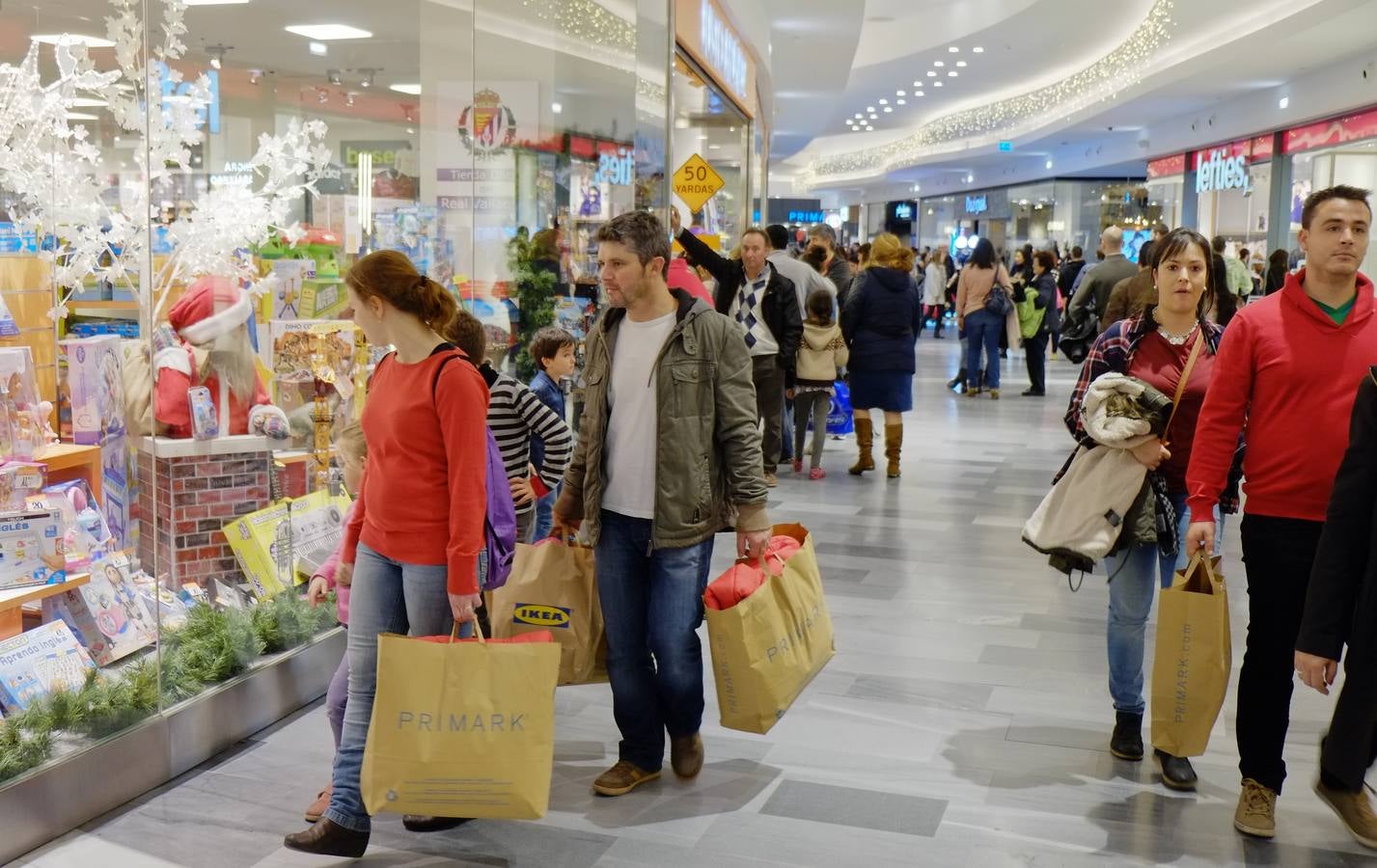 Último domingo comercial antes del día de Reyes en Valladolid