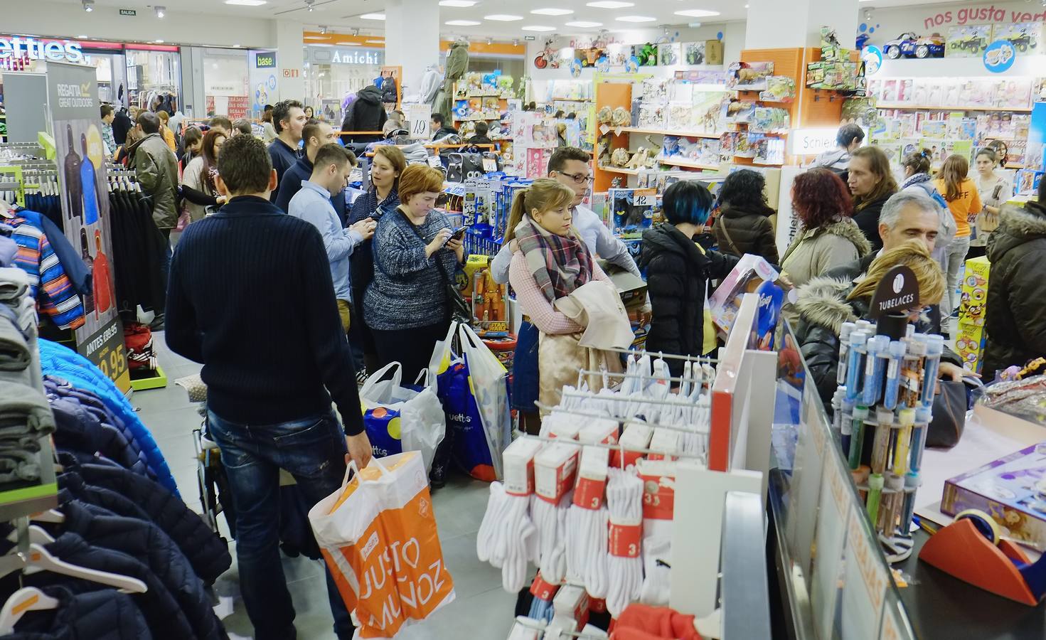 Último domingo comercial antes del día de Reyes en Valladolid