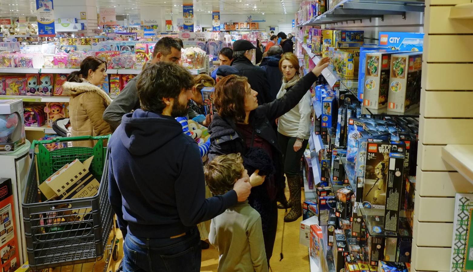 Último domingo comercial antes del día de Reyes en Valladolid