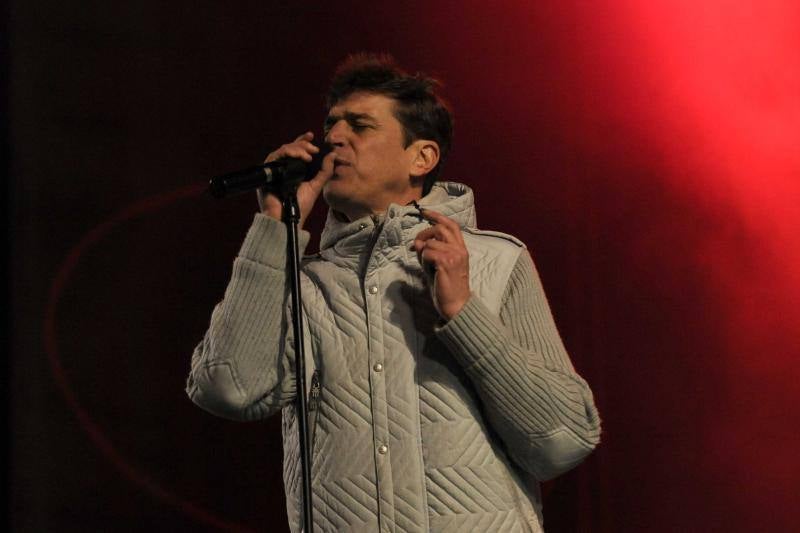 Música y hogueras contra el frío de la noche