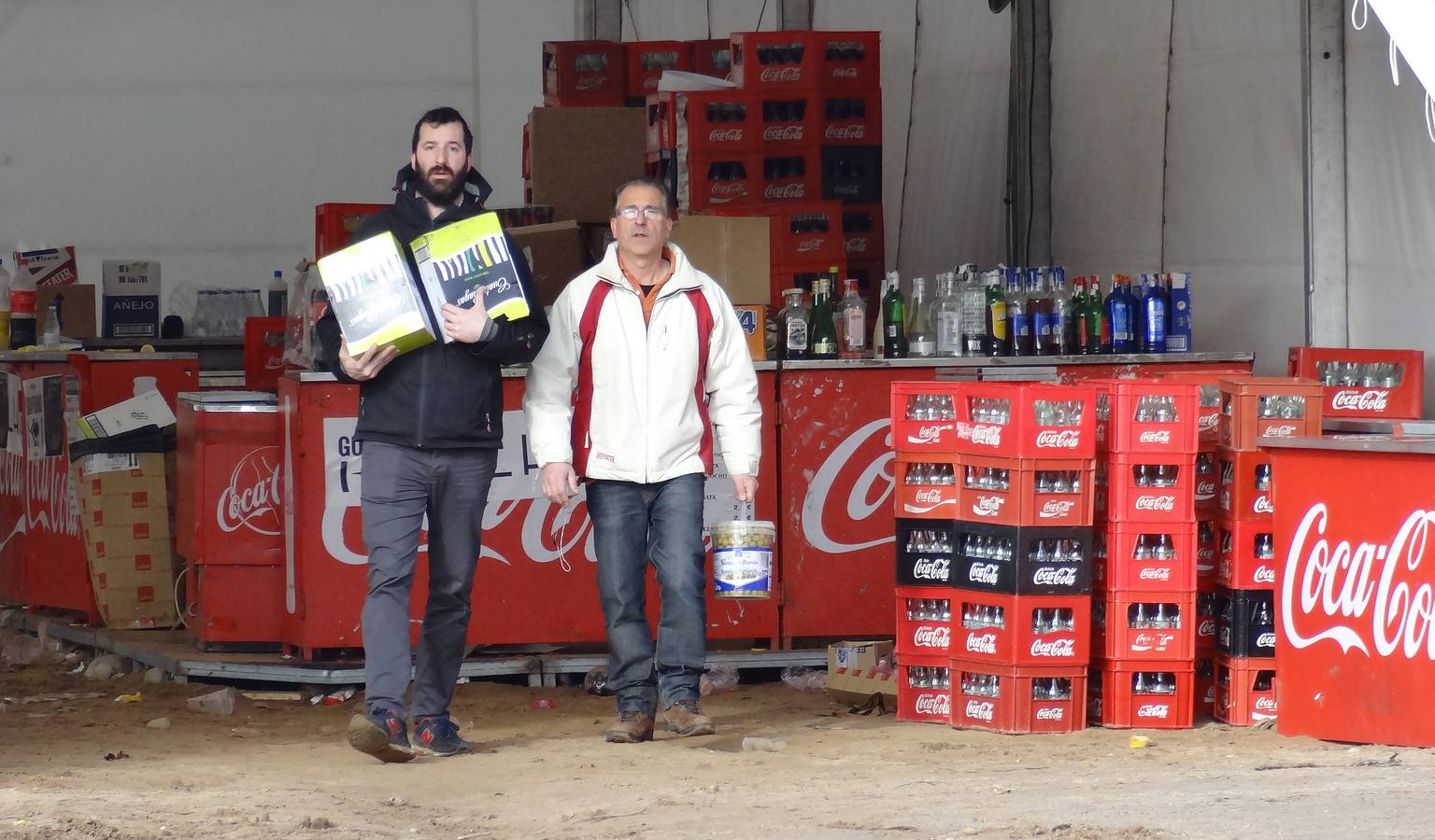 Tareas de limpieza de los terrenos de la antigua Hípica tras el paso de la Fiesta de la Moto