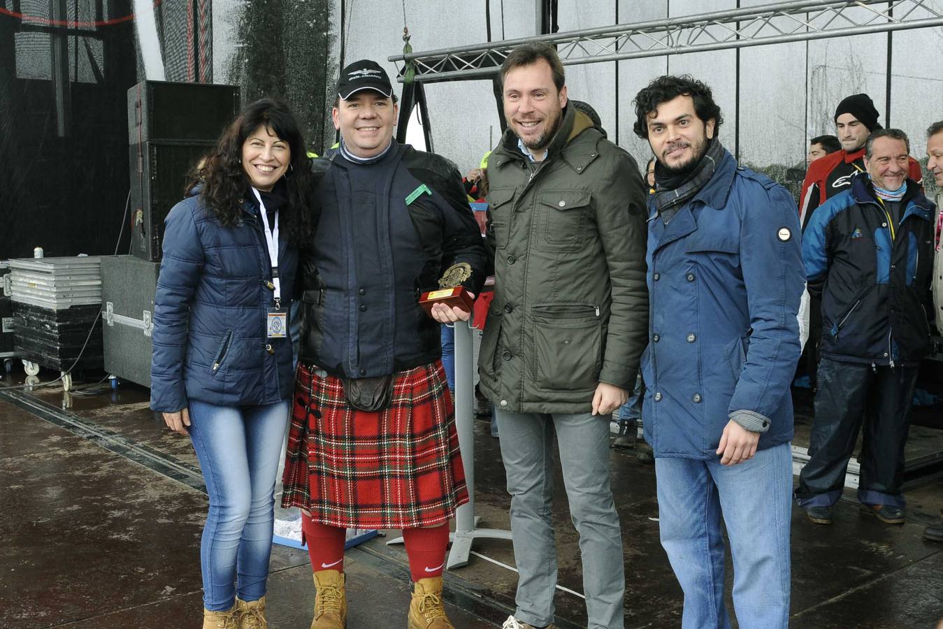 Despedida y entrega de trofeos a los inscritos en la Fiesta de la Moto 2016