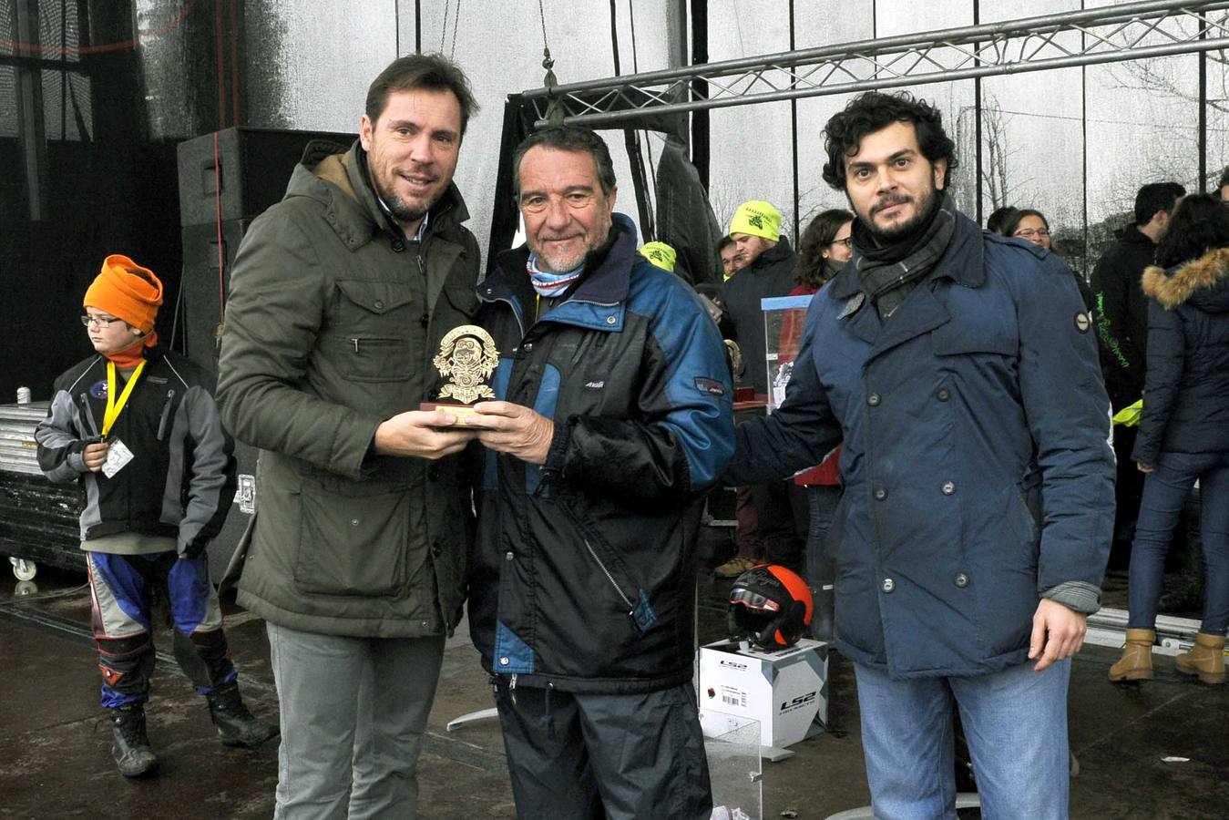 Despedida y entrega de trofeos a los inscritos en la Fiesta de la Moto 2016