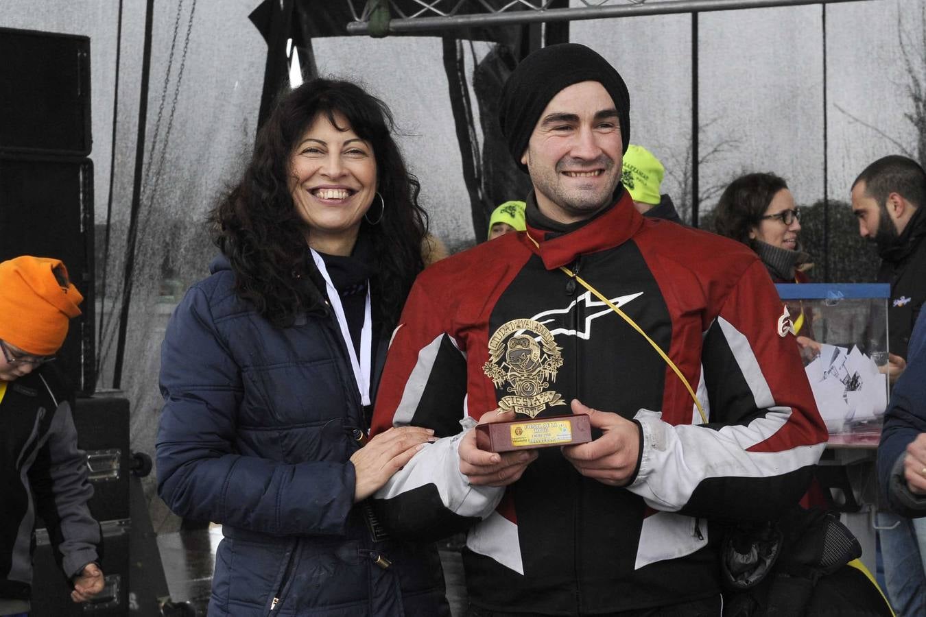 Despedida y entrega de trofeos a los inscritos en la Fiesta de la Moto 2016