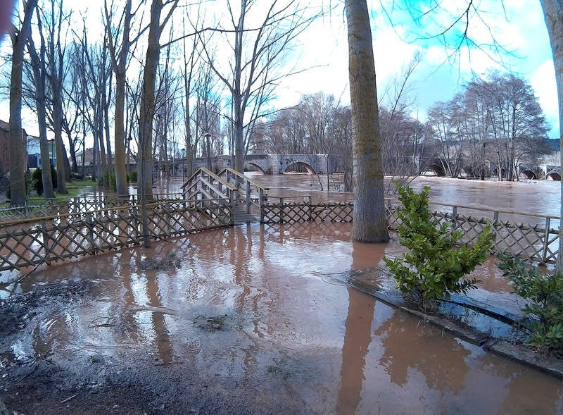El río Arlanza a su paso por Quintana del Puente.