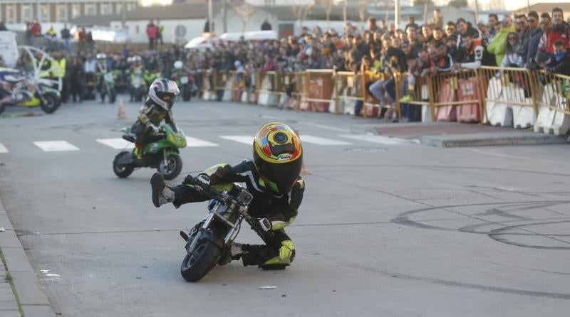 Acrobacias en la concentración Motauros 2016