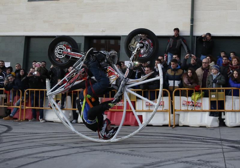 Acrobacias en la concentración Motauros 2016