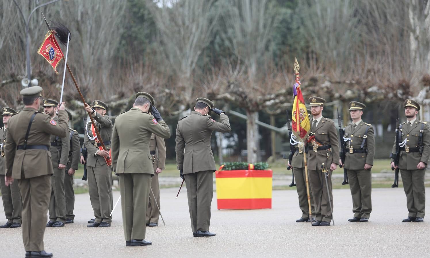 Desfile y condecoraciones en el cuartel Teniente Galiana (Valladolid)