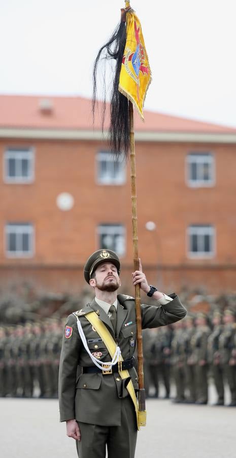 Desfile y condecoraciones en el cuartel Teniente Galiana (Valladolid)