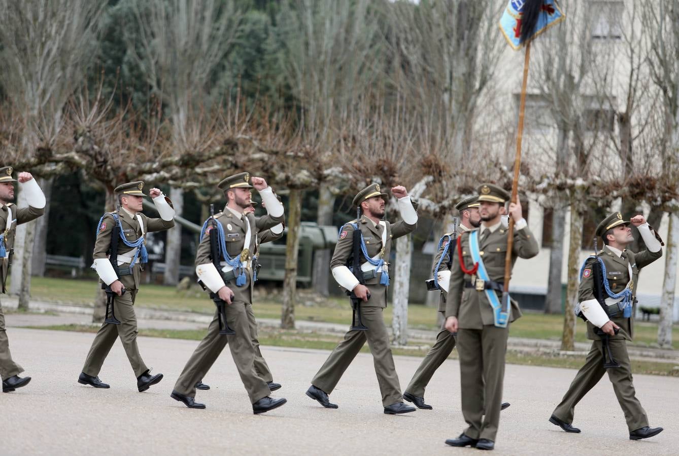 Desfile y condecoraciones en el cuartel Teniente Galiana (Valladolid)