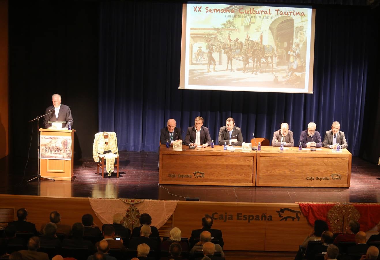 Tomás Rodríguez Bolaños, Javier León de la Riva y Óscar Puente participan en un coloquio sobre la tauromaquia